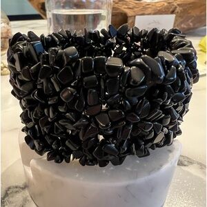 BLACK GEMSTONE BRACELET, excellent condition. Gr8 gemstone jewelry pairing.